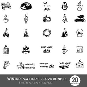 Puede incluir: Una colección de veinte iconos y frases en blanco y negro con temática invernal, que incluyen un banco nevado, un erizo, un ciervo, un pingüino, un muñeco de nieve, una taza, una cabaña, un árbol de Navidad, un coche y más.