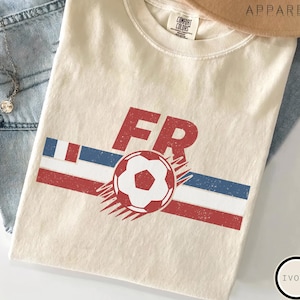 Camiseta France Soccer World Vintage Comfort Colors®, camiseta para aficionados al fútbol francés, camiseta retro con estampado de fútbol francés, camiseta deportiva unisex Ivory