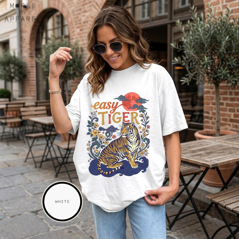 Camiseta Retro Easy Tiger, Camisa Vintage Boho Comfort Colors®, Camisa Wildcat estilo Linocut, Camisa Cottagecore, Camisetas Cool para mujer White