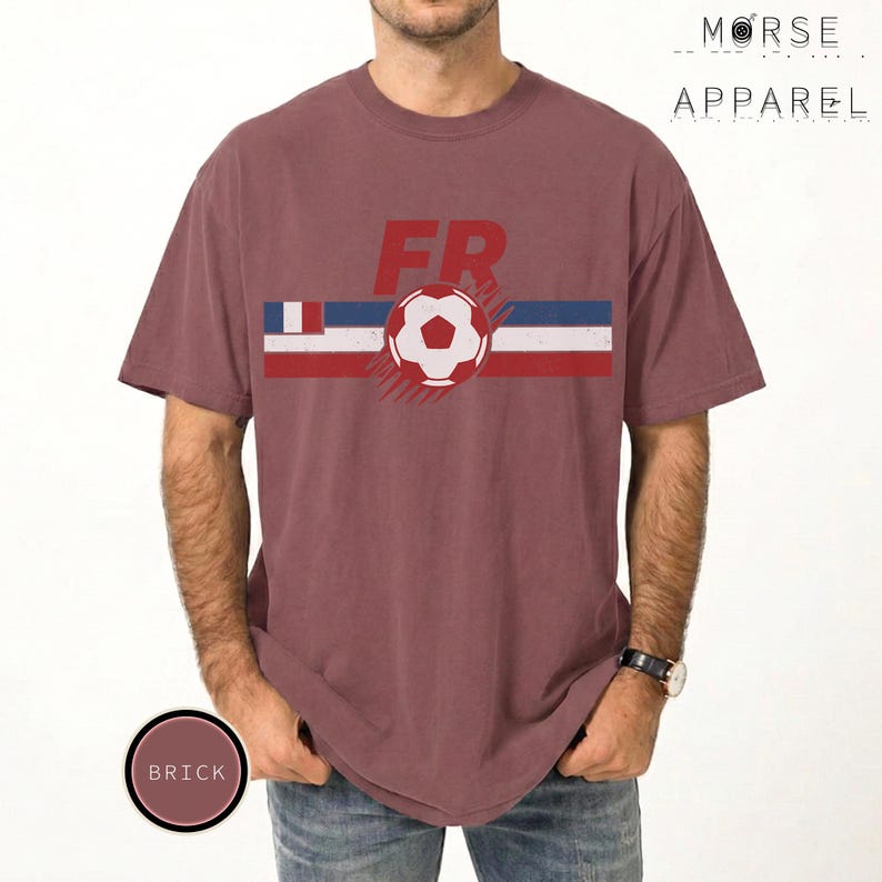 Camiseta France Soccer World Vintage Comfort Colors®, camiseta para aficionados al fútbol francés, camiseta retro con estampado de fútbol francés, camiseta deportiva unisex Brick
