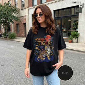 Camiseta Retro Easy Tiger, Camisa Vintage Boho Comfort Colors®, Camisa Wildcat estilo Linocut, Camisa Cottagecore, Camisetas Cool para mujer Black