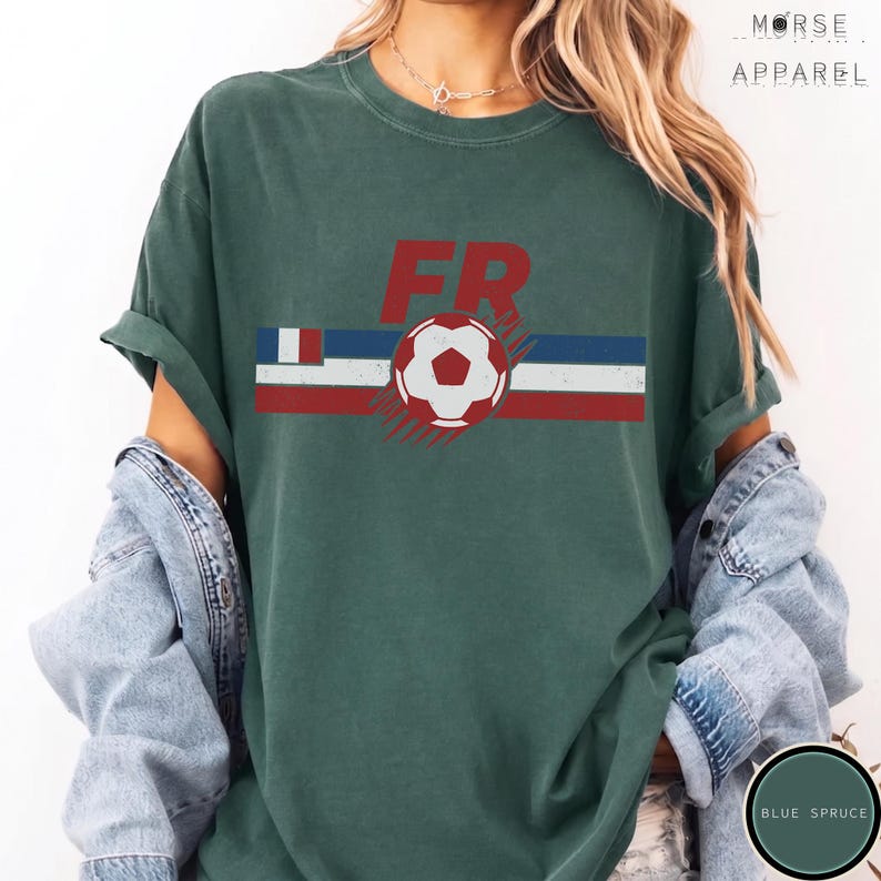 Camiseta France Soccer World Vintage Comfort Colors®, camiseta para aficionados al fútbol francés, camiseta retro con estampado de fútbol francés, camiseta deportiva unisex Blue Spruce