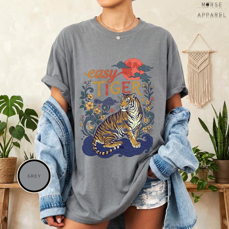 Camiseta Retro Easy Tiger, Camisa Vintage Boho Comfort Colors®, Camisa Wildcat estilo Linocut, Camisa Cottagecore, Camisetas Cool para mujer Grey