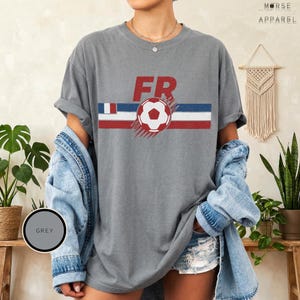 Camiseta France Soccer World Vintage Comfort Colors®, camiseta para aficionados al fútbol francés, camiseta retro con estampado de fútbol francés, camiseta deportiva unisex Grey