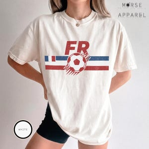 Camiseta France Soccer World Vintage Comfort Colors®, camiseta para aficionados al fútbol francés, camiseta retro con estampado de fútbol francés, camiseta deportiva unisex White