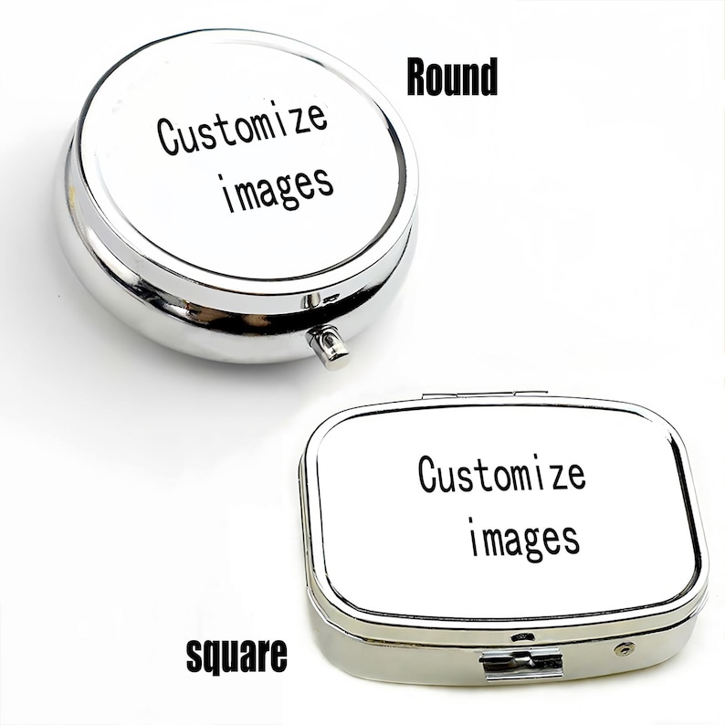 K&ouml;nnte beinhalten: Zwei silberne Pillendosen, eine runde und eine quadratische, werden gezeigt. Beide haben wei&szlig;e Deckel mit dem Text "Customize images" in Schwarz. Die runde Dose befindet sich oben, die quadratische unten.