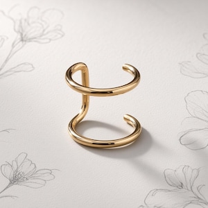 Oorclip van chirurgisch staal met dubbele ringen voor oorversiering in goudkleur - Comfortabele nep-piercing clip-on voor kraakbeen- en helixpiercings, stapelbaar