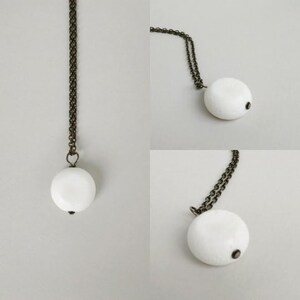 Circle white coral pendant and gunmetal soldered chain. Simple dainty necklace with Minimalistic modern look.
Pendant dimension: 2 cm/ 0,8 inches
Length of chain: 50 cm/ 20 inches