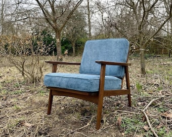 Poltrona moderna di metà secolo – Struttura in legno massello con rivestimento blu – Poltrona scandinava