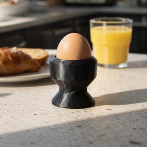 Portauovo low poly – Supporto moderno per uovo di Pasqua e colazione