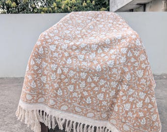 手作りのコットン製スローブランケット、ボヘミアン風の花柄ソファスロー、タッセル付き織りソファカバー、ブロックプリントのベッドスロー、ファームハウススタイルのリビングルーム装飾
