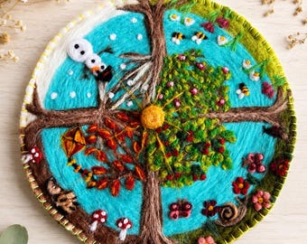Liebevoll handgefertigtes Wandbild/ Jahreskreis aus Filz mit den vier Jahreszeiten, Baum des Lebens