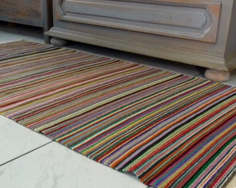 Alfombra de lana búlgara tejida a mano de colores: un toque retro para un hogar moderno. Alfombra a rayas. Alfombra tejida a mano, diseño artístico, alfombra de piso, alfombra de área.