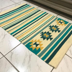 Mini alfombra de lana tejida a mano: diseño tribal búlgaro