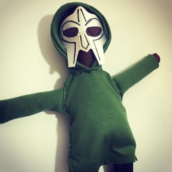 MF DOOM, rappeur, rappeurs délice, hip hop, poupée en tissu, fabricant de poupées,