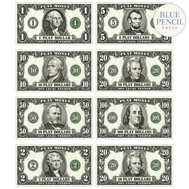 Peut inclure: Un ensemble de huit billets de monnaie fictive rectangulaires de 1, 2, 5, 10, 20, 50 et 100. Chaque billet pr&eacute;sente un portrait, le texte PLAY MONEY et la mention NOT LEGAL TENDER. Un logo circulaire Blue Pencil Press est visible.