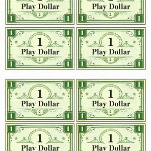 Puede incluir: Ocho billetes verdes de dinero de juguete, cada uno con el número "1" y el texto "Play Dollar". Los billetes tienen un borde decorativo y pequeñas estrellas.