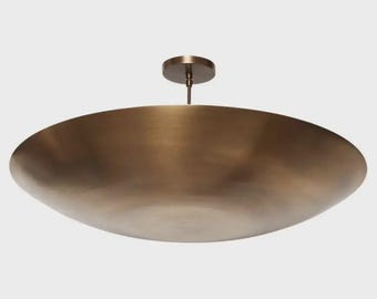 Lampadario a cupola in ottone di grandi dimensioni Alta, plafoniera vintage a incasso.