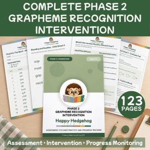Puede incluir: Un recurso educativo de 123 páginas titulado Phase 2 Grapheme Recognition Intervention de Happy Hedgehog Phonics. El conjunto incluye varias hojas de trabajo impresas para práctica fonética, evaluación y seguimiento del progreso, con un logo de erizo.