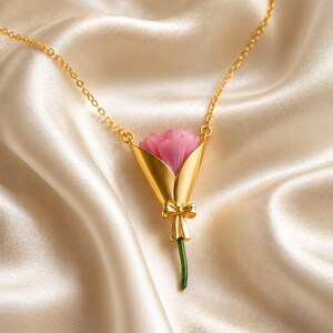 Colgante de oro con forma de ramo de flores, soporte para flores rellenable DIY, collar personalizado con la flor de nacimiento, regalo viral de moda para ella.