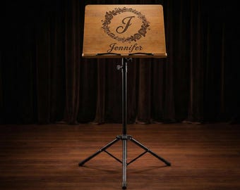 Anpassat graverat notställ i bambu - Justerbart notställ för gitarr, violin, piano - Personlig musikerpresent