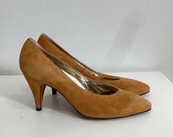 80s Bruno Magli Heels Nude Minimalist Camel Suede Pointed Toe 3 Inch High Heel Shoes Pumps 8 B 8B