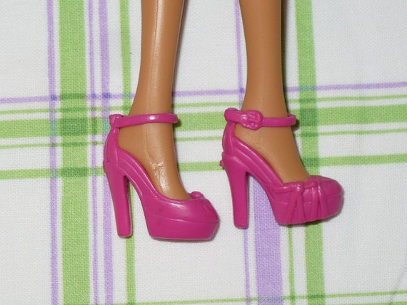 Pink Barbie High Heel Vector Illustration | AnnTheGran.com