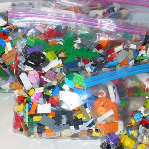 Legos 8 pound Bulk Brick Lot with a Handful of Minifigure pieces ~ Artists Lot