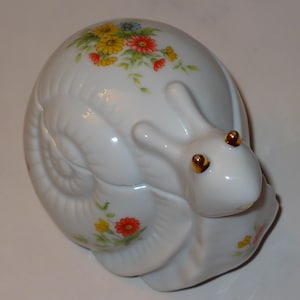 Vintage Lefton Porcelain SNAIL Trinket Small Jewelry Box ~ Floral Cottage Core Chic ~ Ring Box ~ Garden Lover Gift ~ Hand Painted