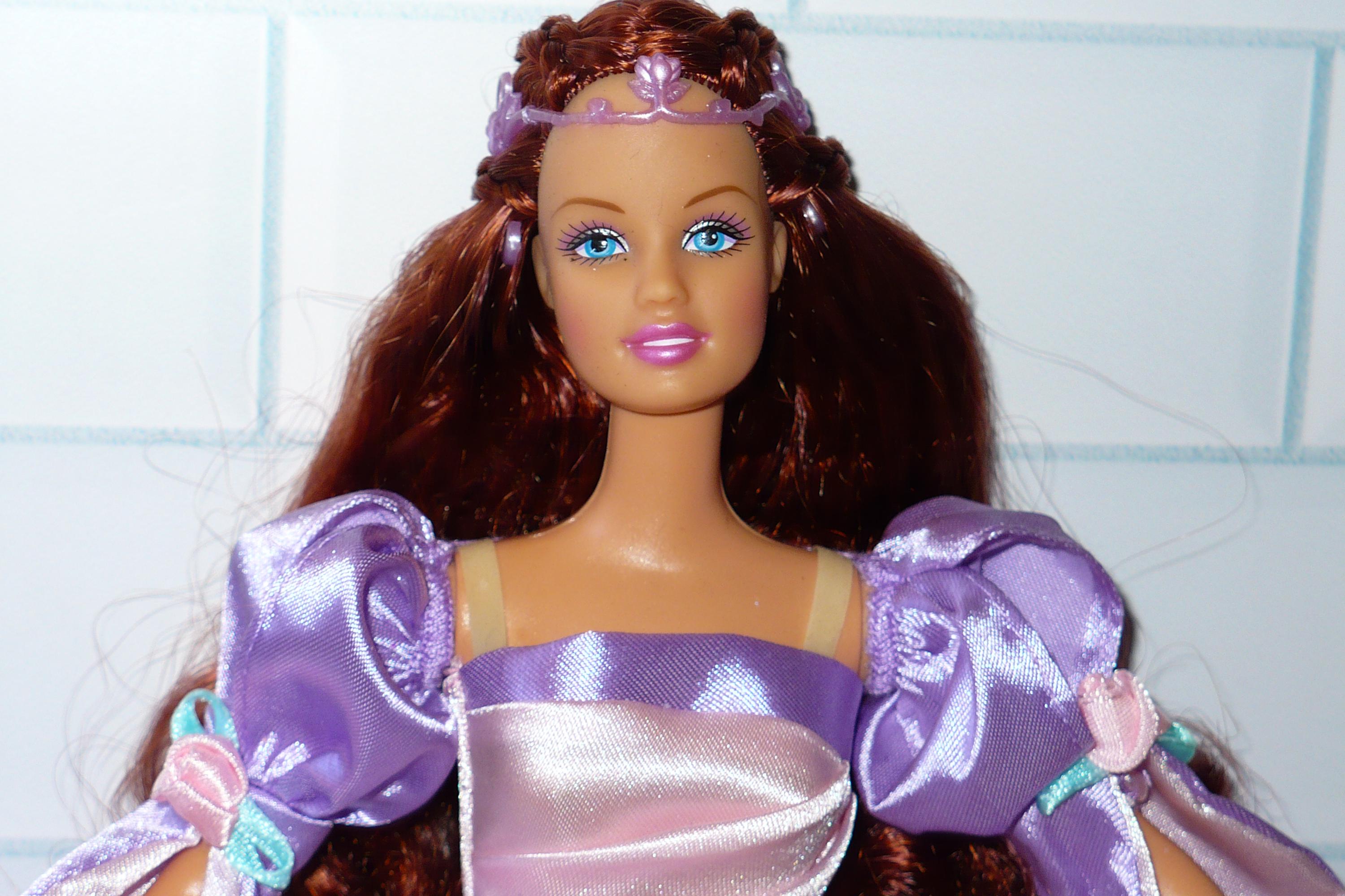 Teresa Swan Lake Barbie Doll 2003 Complete With Dress and Shoes