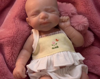 20cm Washable Silicone Reborn Baby Girl Doll Handmade Painted Skin Soft Touch Mini Lifelike Palm Size Newborn Gift Toy