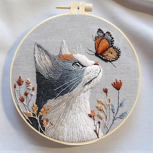 Cat and Butterfly Embroidery Kit for Beginners & Floral DIY Craft, Modern Animal Needlepoint, Hoop Art Wall Decor Gift for Cat Lover
