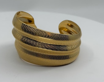 Bracciale rigido scultoreo vintage anni '80 in oro / Bracciale rigido con texture a onde e creste