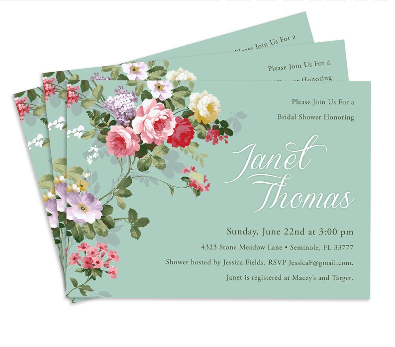 Puede incluir: Una invitaci&oacute;n de ducha nupcial azul verdoso con un dise&ntilde;o floral con rosas rosas, rojas y blancas. La invitaci&oacute;n dice "Please Join Us For a Bridal Shower Honoring Janet Thomas" e incluye la fecha, la hora y la ubicaci&oacute;n del evento.