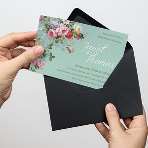 Puede incluir: Una invitaci&oacute;n de ducha nupcial floral azul claro y blanco con el texto "Please Join Us For a Bridal Shower Honoring Janet Thomas" y "Sunday, June 22nd at 3:00 p.m. 4323 Stone Meadow Lane Seminole, FL 33776 Shower hosted by Jessica Fields. RSVP Jessica@gmail.com Janet is registered at Macy's and".
