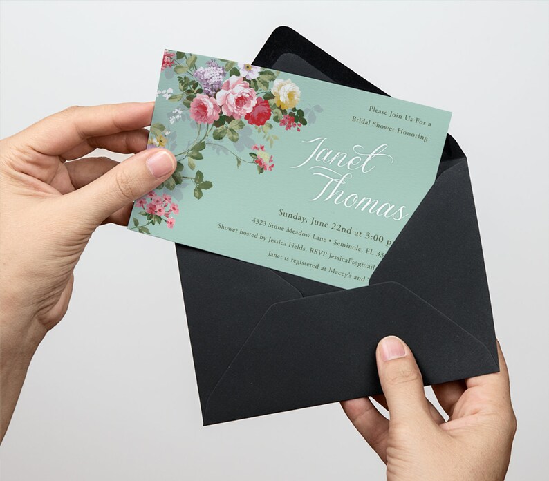 Puede incluir: Una invitaci&oacute;n de ducha nupcial floral azul claro y blanco con el texto "Please Join Us For a Bridal Shower Honoring Janet Thomas" y "Sunday, June 22nd at 3:00 p.m. 4323 Stone Meadow Lane Seminole, FL 33776 Shower hosted by Jessica Fields. RSVP Jessica@gmail.com Janet is registered at Macy's and".