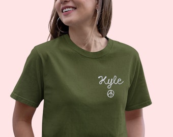 Aangepaste naam T-shirt. Borduursel met kettingsteek. Gepersonaliseerde cadeaus onder de 50. T-shirt met kettingsteek Tienermeisjesshirt Geborduurd met geborduurde naam op shirt