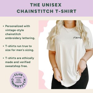 Camisa personalizada para mujer con monograma. Camisa personalizada de cuello redondo con bordado en el escote. Camiseta con nombre bordado en letra cursiva. imagen 7