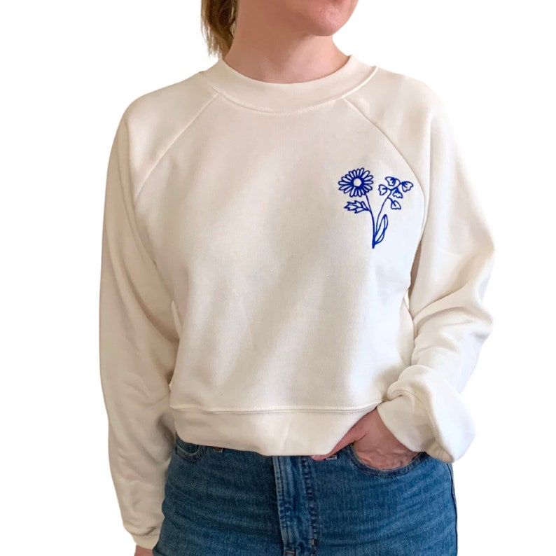 Personalized Birth Month Flower Sweatshirt, Chain Stitch Embroidery Birth Flower Bouquet Shirt, Custom Kids Birthday Crewneck Gift for Mom image 2