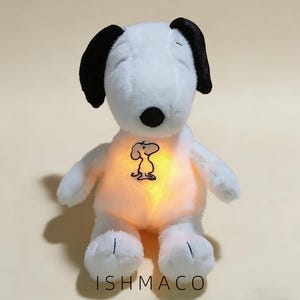 Snoopy Plyschnattlampa – Mysig LED-gosedjurskompis