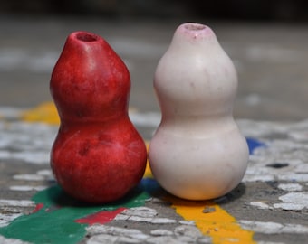 Un par de cuentas de calabaza de howlita wu lou WL078