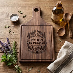 Tabla de cortar grabada con la inscripción "Potion Prep" (Preparación de pociones), decoración de cocina con temática de brujas, servidor de charcutería de madera, regalo de boticario para hierbas, ideal para el hogar, chef, cocinero o inauguración de casa.