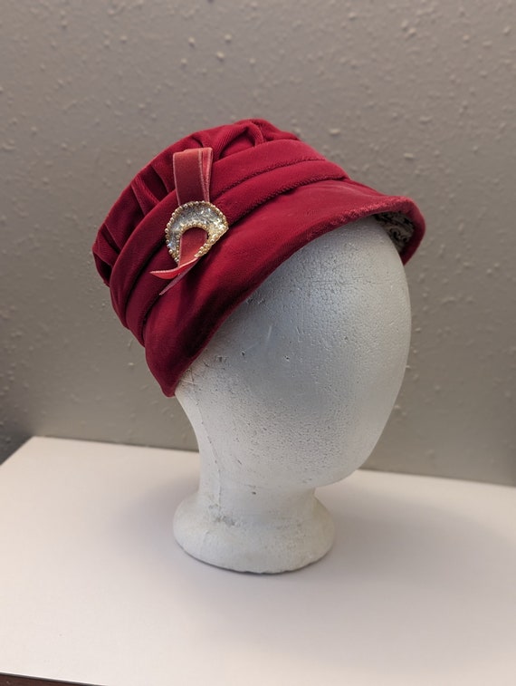 1950s Velvet Cloche Hat – Hot Pink Vintage Mrs. Maisel Style  display picture 1