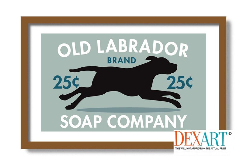Puede incluir: Una ilustraci&oacute;n de estilo vintage de un labrador negro corriendo con el texto "OLD LABRADOR BRAND 25&cent; 25&cent; SOAP COMPANY" en azul verdoso y blanco.