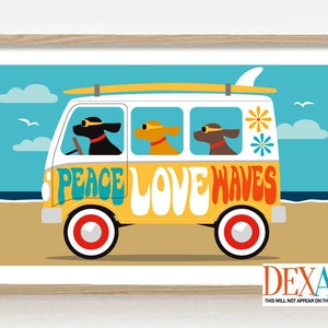 Póster de surf, impresión artística de perro moderno de mediados de siglo, furgoneta hippie, autocaravana, labrador negro, caravana retro, regalo para amantes de los perros, arte mural con un perro adorable.