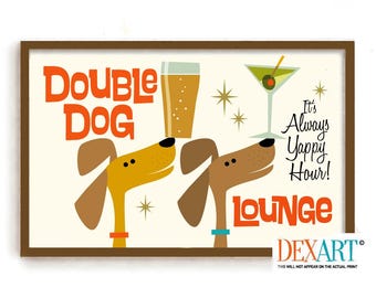 Könnte beinhalten: Eine Illustration im Retro-Stil mit zwei Hunden, einem Glas Bier und einem Martini-Glas. Der Text lautet "Double Dog Lounge" und "Es ist immer Happy Hour!"