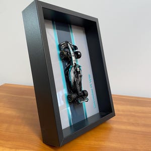 Mercedes F1 Piastri, RedBull F1 Verstappen - Présentoir encadré pour le sport automobile