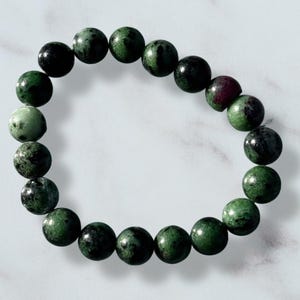 Bransoletka z rubinem AAA w zoisycie | 8 mm naturalne koraliki w kolorze magenty i zieleni | Biżuteria z kamieniami anyolitowymi