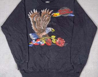Sudadera negra de cuello redondo con águila y rosas estilo vintage de los 90, fabricada en EE. UU., talla XL.