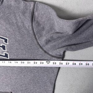 Sudadera con capucha Nike Spellout con logo de arco bordado, color gris jaspeado, talla XL para hombre. imagen 4